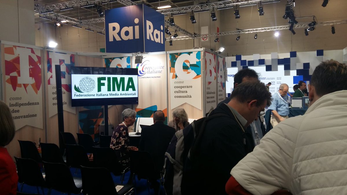 FIMAit's tweet photo. Oggi ore 12.00 a #SalTo18 la nostra @SMechella presenta insieme agli autori #ecologiadeldesiderio di @AntCianciullo e #petrakelly di @v_cavanna vi aspettiamo Pad. 3 S12-T11 #LibriGreen per accelerare il cambiamento https://t.co/0T51raEg0O https://t.co/E0dImQOiXA