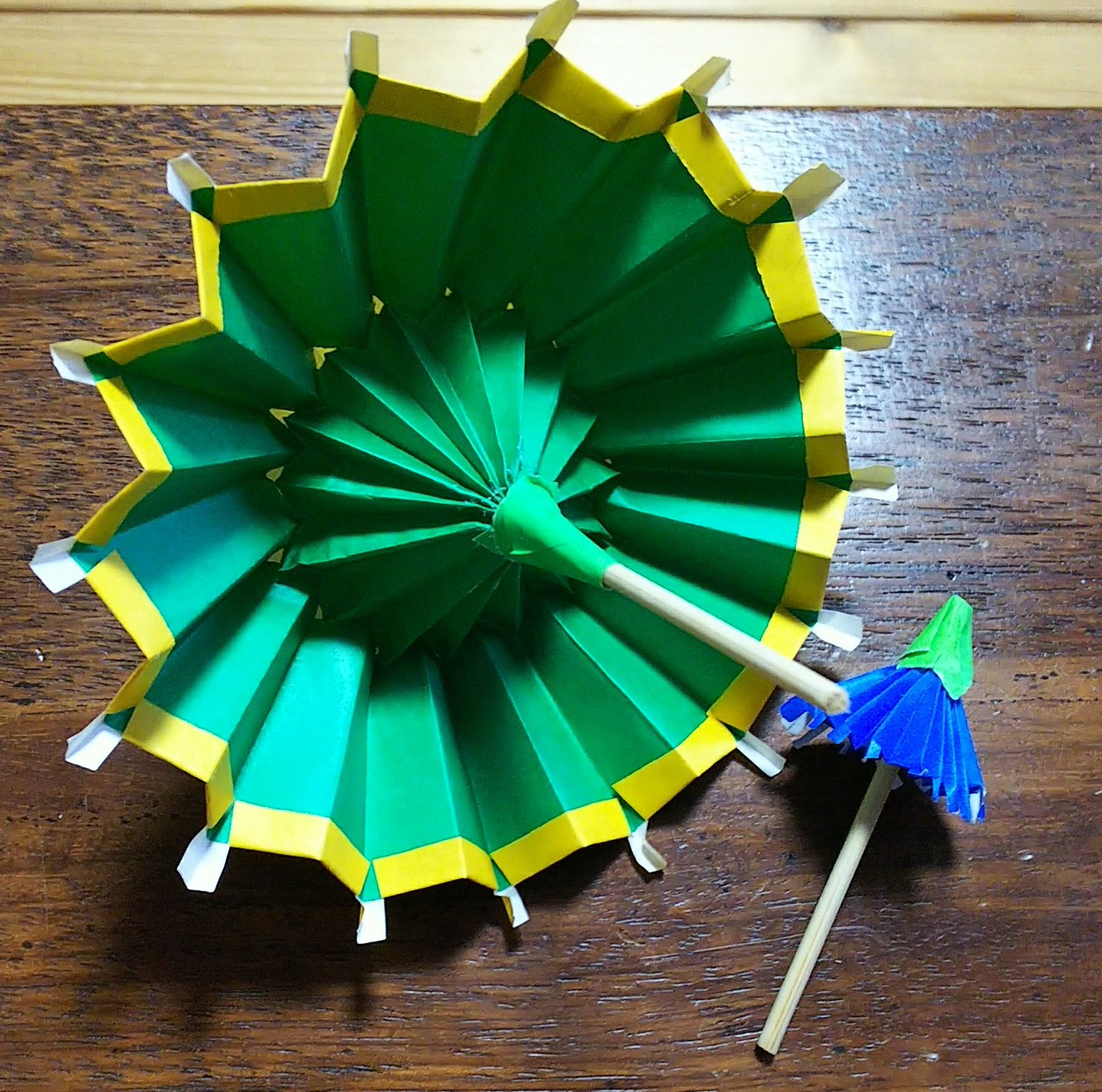 すもも 開いたり閉じたり出きるらしい 折り紙作品 立体折り紙 傘 T Co 7vay91zorn Twitter