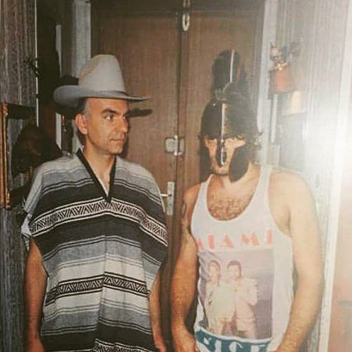 Look spaghetti / peplum pour vous dire que YES ! On a passé le premier cap de 1000 € pour financer BLEAT. Il reste encore du chemin à parcourir pour boucler. On compte sur vous. Go KissKissBankers, Go ! kisskissbankbank.com/fr/projects/be…