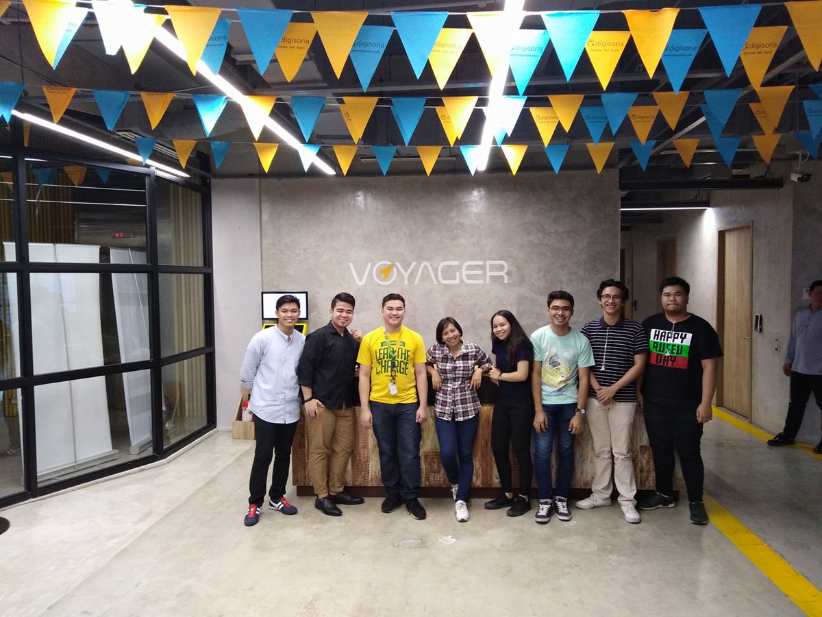 DEVCONPH's tweet image. The volunteers of #IonicCodeCamp. #DevConPH
