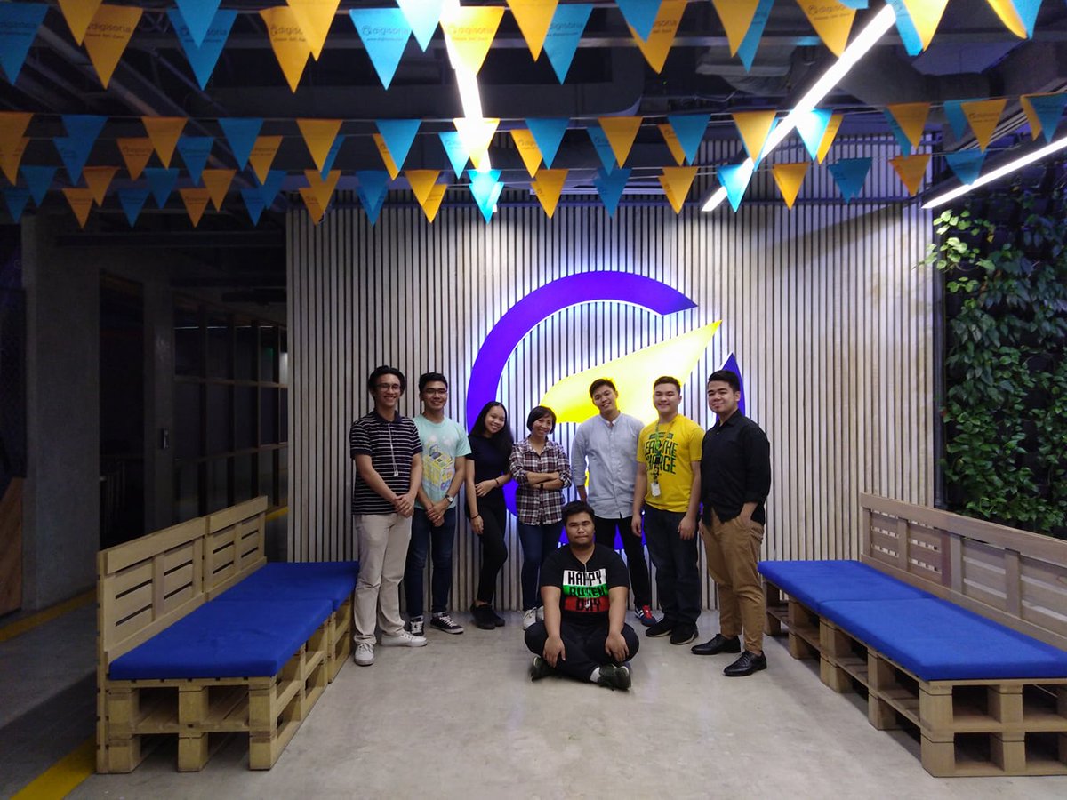 DEVCONPH's tweet image. The volunteers of #IonicCodeCamp. #DevConPH
