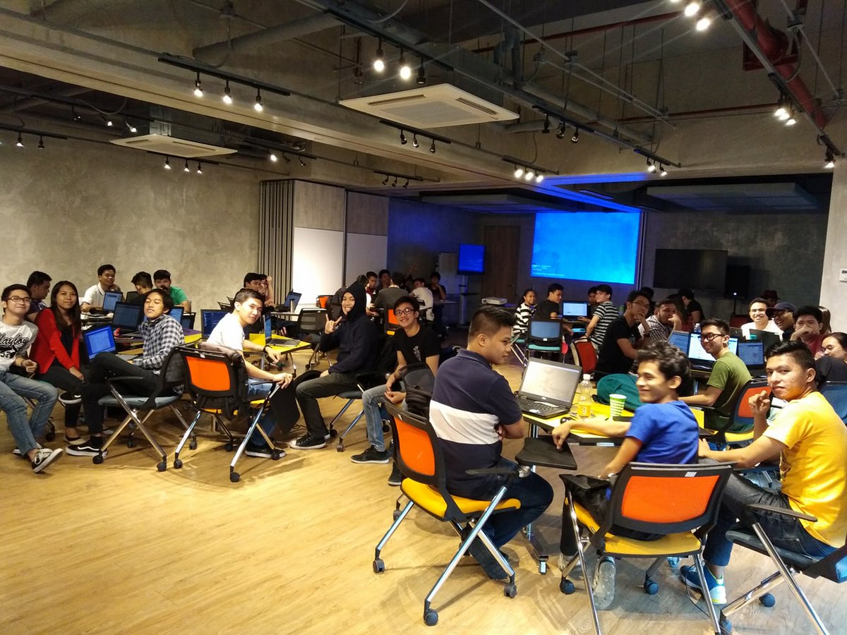 DEVCONPH's tweet image. The attendees doing their mini hackathon. #IonicCodeCamp #DevConPH