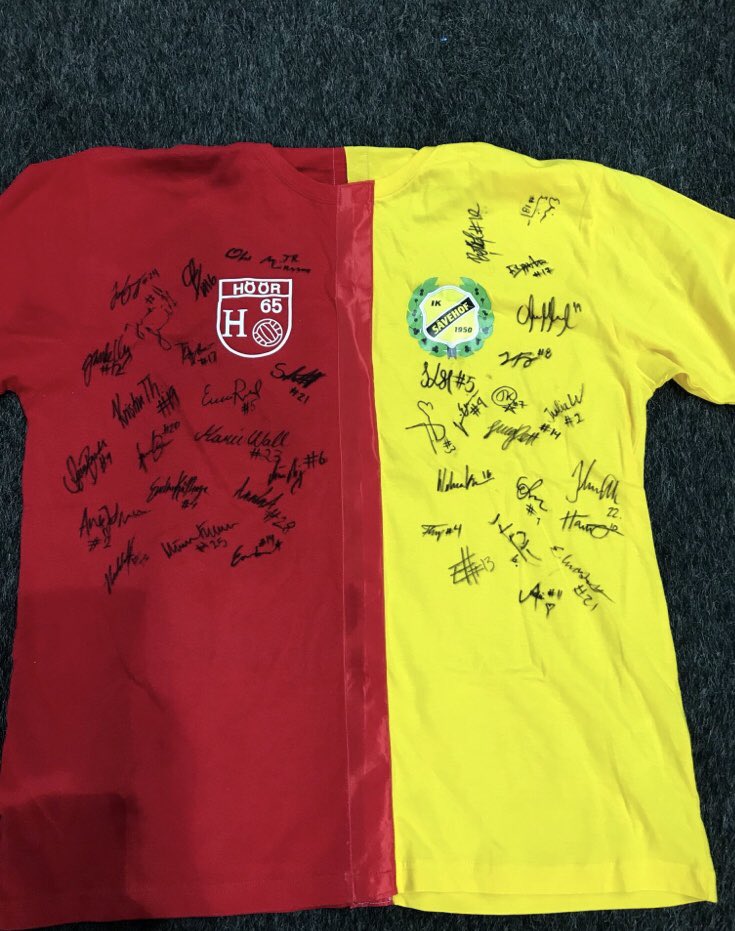 HBL_dam's tweet photo. Unik, tudelad, SM-finaltröja med autografer från båda finallagen, Sävehof och H-65.

Pengarna som denna tröja inbringar, går oavbrutet till Oscar Sajlands kamp mot cancern.

https://t.co/SJgcng6URf https://t.co/G60gMASDFt