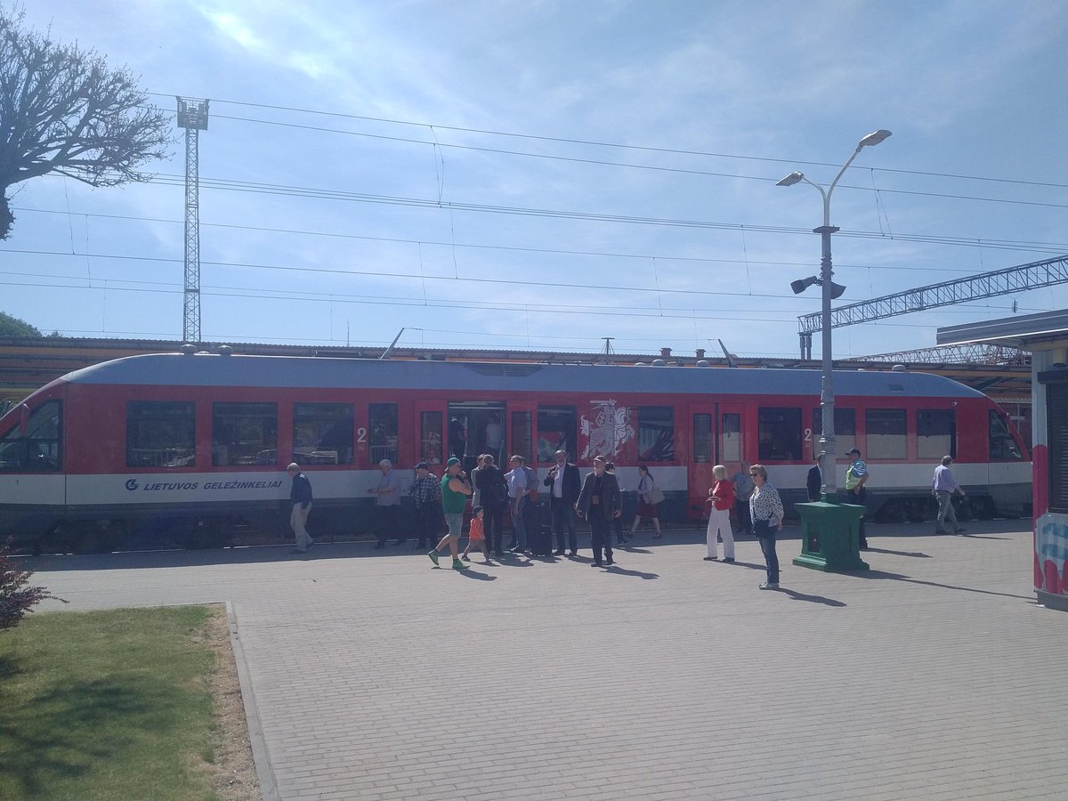 bladewing678's tweet photo. Weiter geht es mit einem Sonderzug der litauischen Staatsbahn von Kaunas nach Joniskis. Das Fahrzeug ist eine Art RegioShuttle für Breitspur. @rbx2018 #rbx2018 https://t.co/OKysquotOM