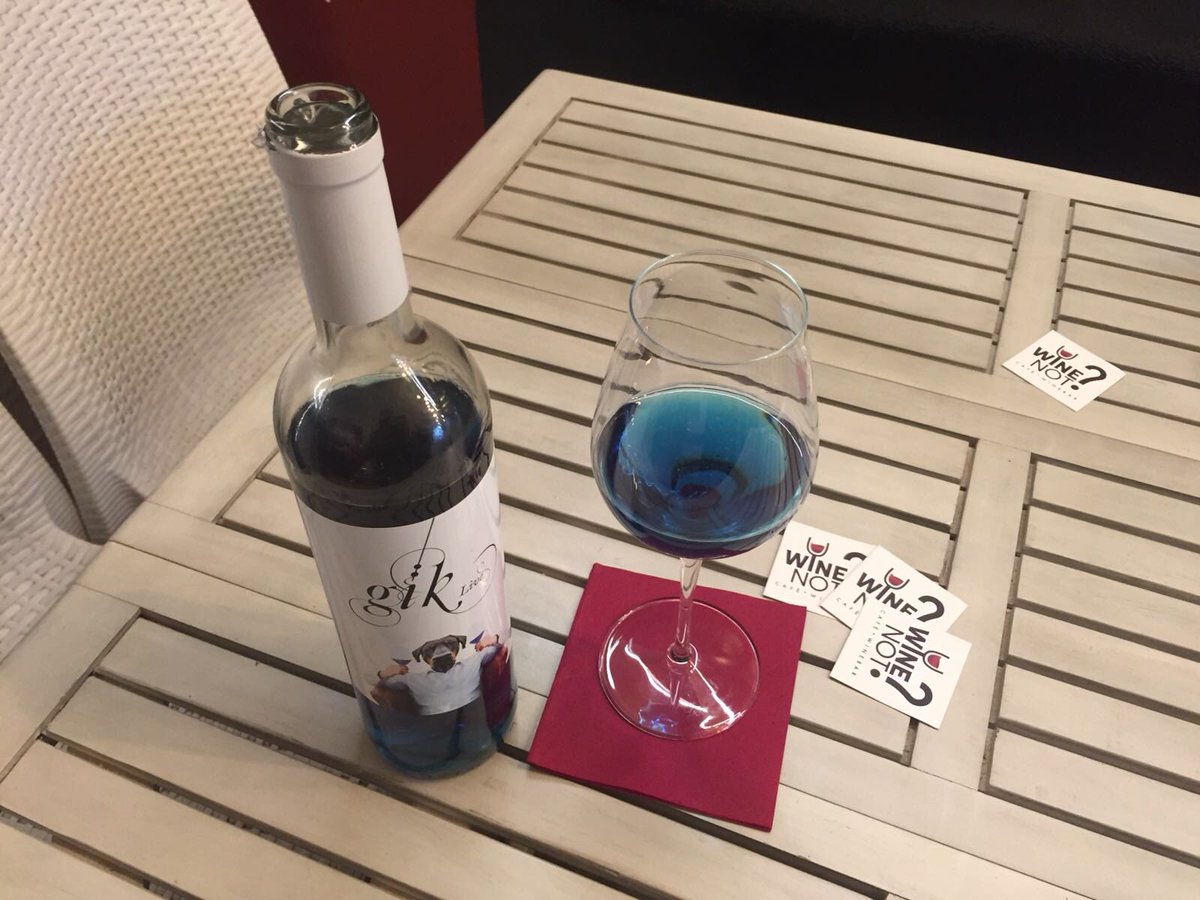 winenotsanremo's tweet photo. Direttamente dalla #Spagna 🇪🇸 arriva il primo #vino di colore #blu 🔵
@GikLive : ottenuto con un mix di uve bianche e rosse, tra cui varietà come #Airén, #Syrah e #Garnacha.

Lo trovi da #winenot a #Sanremo! 
#winenotsanremo #gik #gikwine #giklive #espana https://t.co/kH6KcIPQgo
