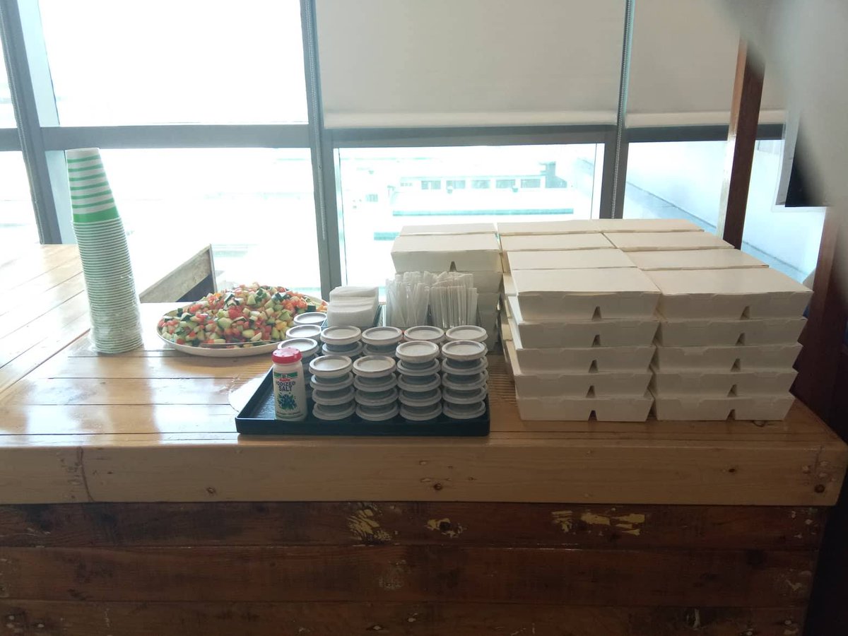 DEVCONPH's tweet image. They can't code with empty stomach. Lunch time is served by volunteers of DevCon. #IonicCodeCamp #DevConPH