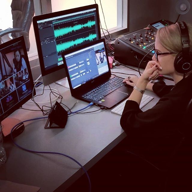 anaxavierr's tweet photo. Trading seats today at the @realnewscn studios....🎧😊
📸@mrjoshuahart
#fridaymood #friyay #rncn #studiolife #podcast #DFWPodcast #videocast #digitalbroadcaster #lovemyjob #teamwork #funfunfun #studiophoto #werk #fridayfunday #realnewspr #dreamteam #ha… https://t.co/FZsARjiWta https://t.co/uk9M2xTxav