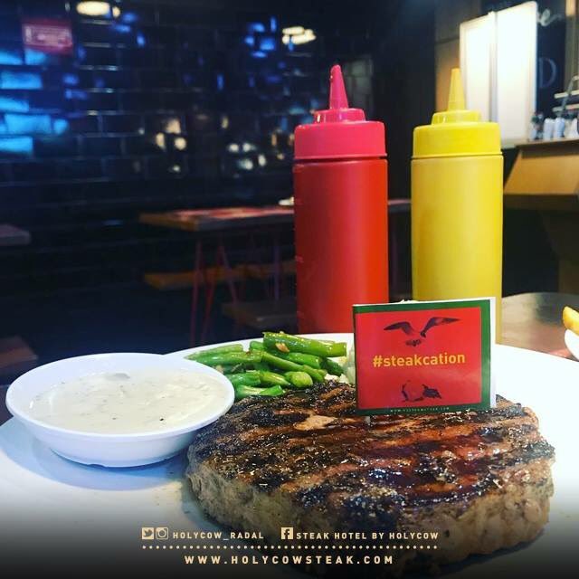 Holycow_id's tweet photo. #KnowTheTruth Momen makan steak favorit @micky_afi , merayakan ulang tahun @antonius_christopher & gak lupa @bigtummy_culinary yang udah dapetin paspor #steakcation , semuanya hanya di TKP Steak Hotel By Holycow ! 3 hari lagi menuju pengundian #STEAKCATION ke Maldives! https://t.co/pbbBBlmZoM