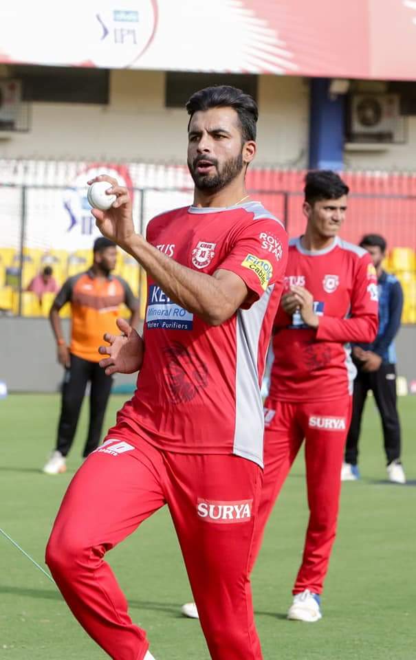 PunjabKingsIPL's tweet image. Aim for the stumps, finish the job 💪
#LivePunjabiPlayPunjabi #KXIPvKKR #VIVOIPL