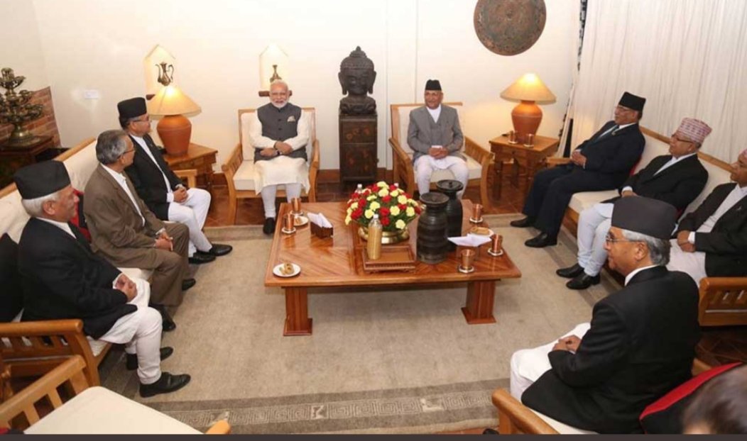 यतिका पुर्व प्रधानमन्त्री एकैठाम देख्न सकिने मुलुक संसारमै छैनन होला...त्यो खाली मेचको पनि गहिरै अर्थै देख्छु म त....मोदि जि म्युजिकल चेर खेलाउन ठिक्क बसेको देख्दैछु प्रष्ट