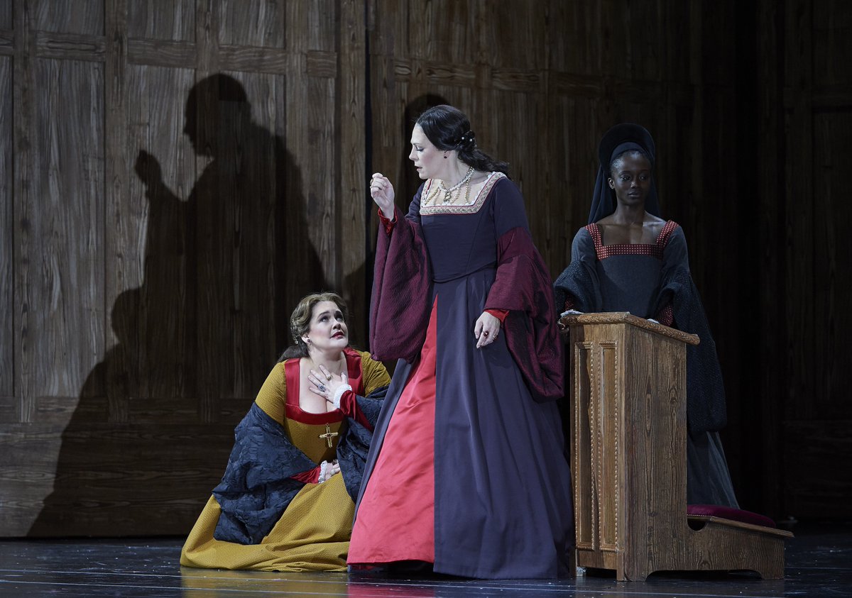#AnnaBolena See a great soprano at the top her art. I mean #SondraRadvanovsky as Anna Bolena in @CanadianOpera production of Donizetti's opera. My review:
jameskarasreviews.blogspot.ca/2018/05/anna-b…