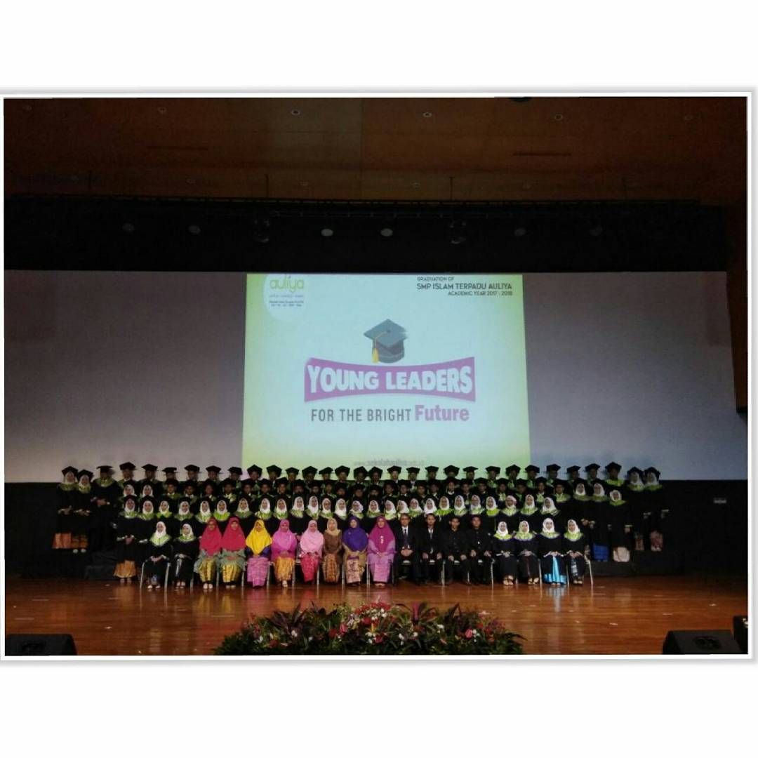 Sekolah Islam Terpadu (SIT) AULIYA mengadakan pelepasan siswa siswi SD, SMP dan SMA tahun akademi 2017-2018.

#sitauliya #auliyakeren #bintaronline #kicaubintaro #sekolahbintaro #liputanbintaro