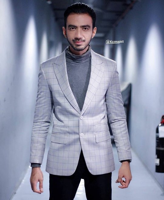 #HBD29RezaDAA3  happy birthday <a href="/DA2_Reza/">ReZa zAKarya DA2</a>  wish you all the best  from Kuwait