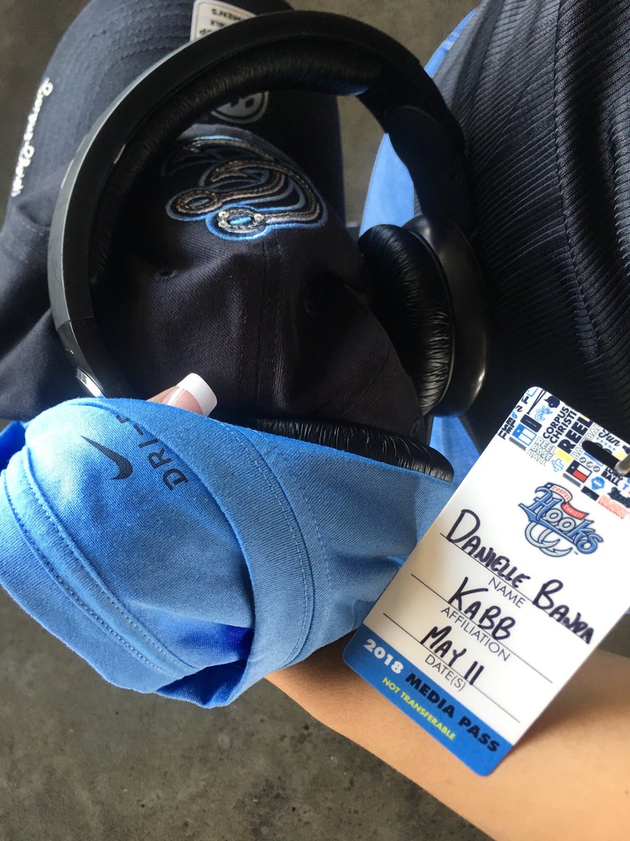 DanielleBandaTV's tweet photo. Been covering #Sports all week so just call me: Danielle, the Daytime Sports Anchor 🤷🏻♀️😂🤓
#DaytimeAtNine #KgbtTV #DanielleBandaTV #CorpusChristi #CorpusChristiHooks #Baseball #WhataburgerField #LennyJuarezTV https://t.co/P36sdmkMlv
