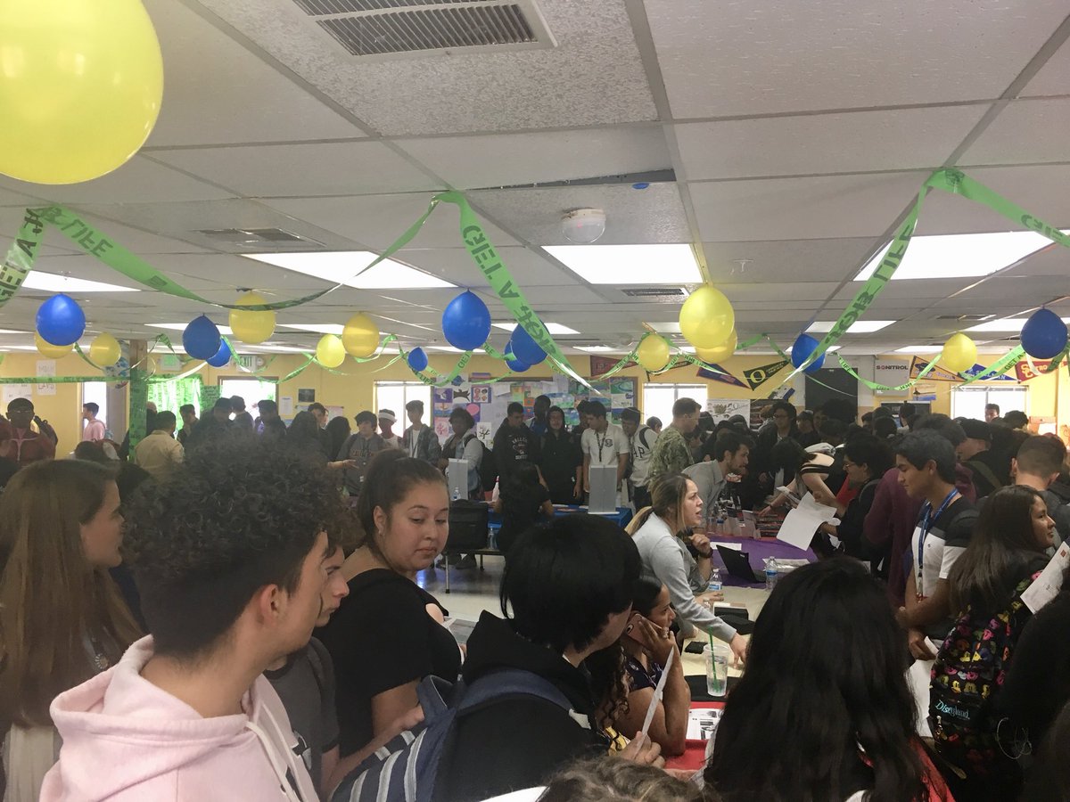 KPNapaSolanoFM's tweet image. Kristina Rodriguez, PGY1 representing kpnsfmrp at the MIT academy career fair in Vallejo, CA.  #kpnsfmr #kpnsfmrp #mitacademy #communitymedicine #wootwoot