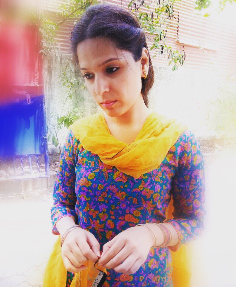 TrulySonam's tweet image. My new show #aadheadhure will telecast today @11pm evey Sat &amp;amp; Sun only on @AndTVOfficial #mustwatch #verychalangingrole #nagativecharacter is like #pakistanidramas #punjabhicharacter #punjabilanguage and directed by very talented director #ajaisinha