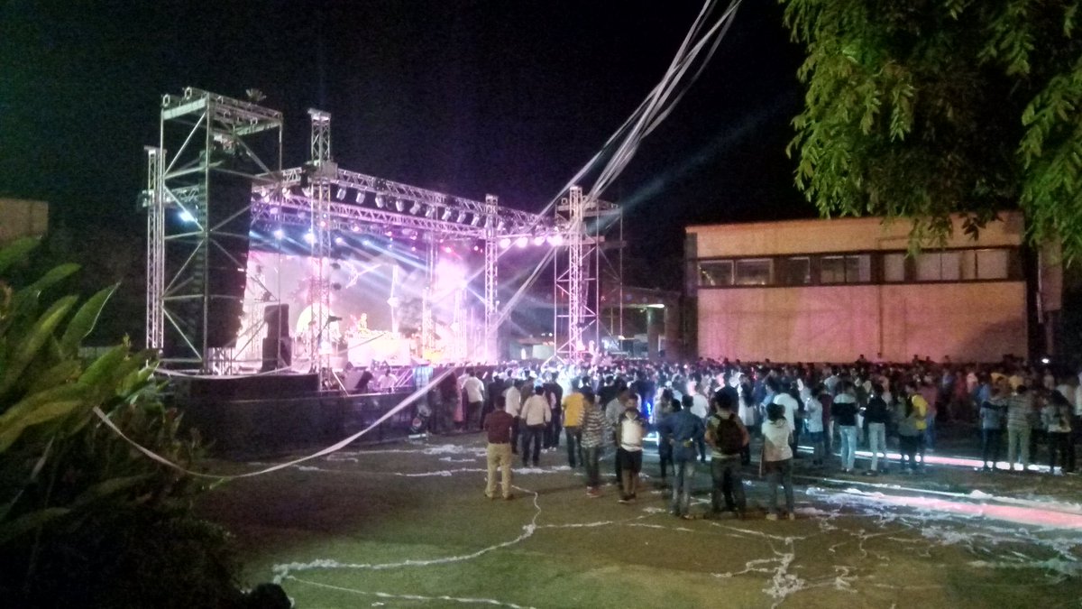 AnkitRathi1011's tweet photo. @AdlabsImagica #Imagicagoessupersonic  Last year when DJ Chetas made us go crazy. And also Aflatunes!! Amazing times https://t.co/j6PlHLDkaI