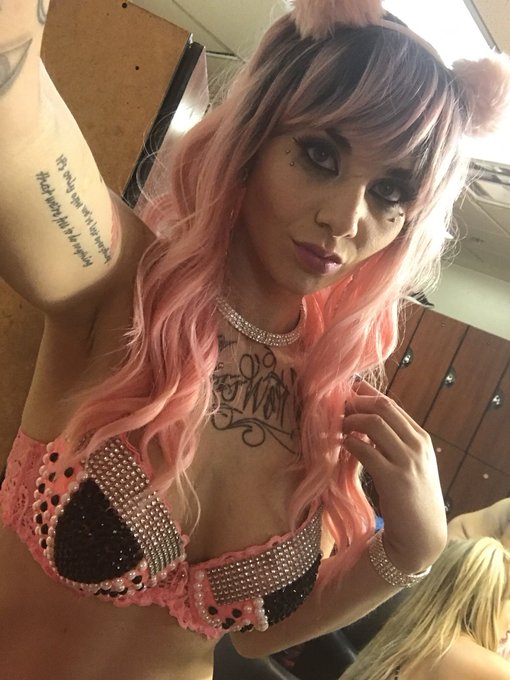 Come see me in my pink wig at @legirlsaz tonight til 4am! 💋 https://t.co/Tit3lW55RJ<a href="/tag/newprofilepic"class="tags"><span>#newprofilepic</span></a>