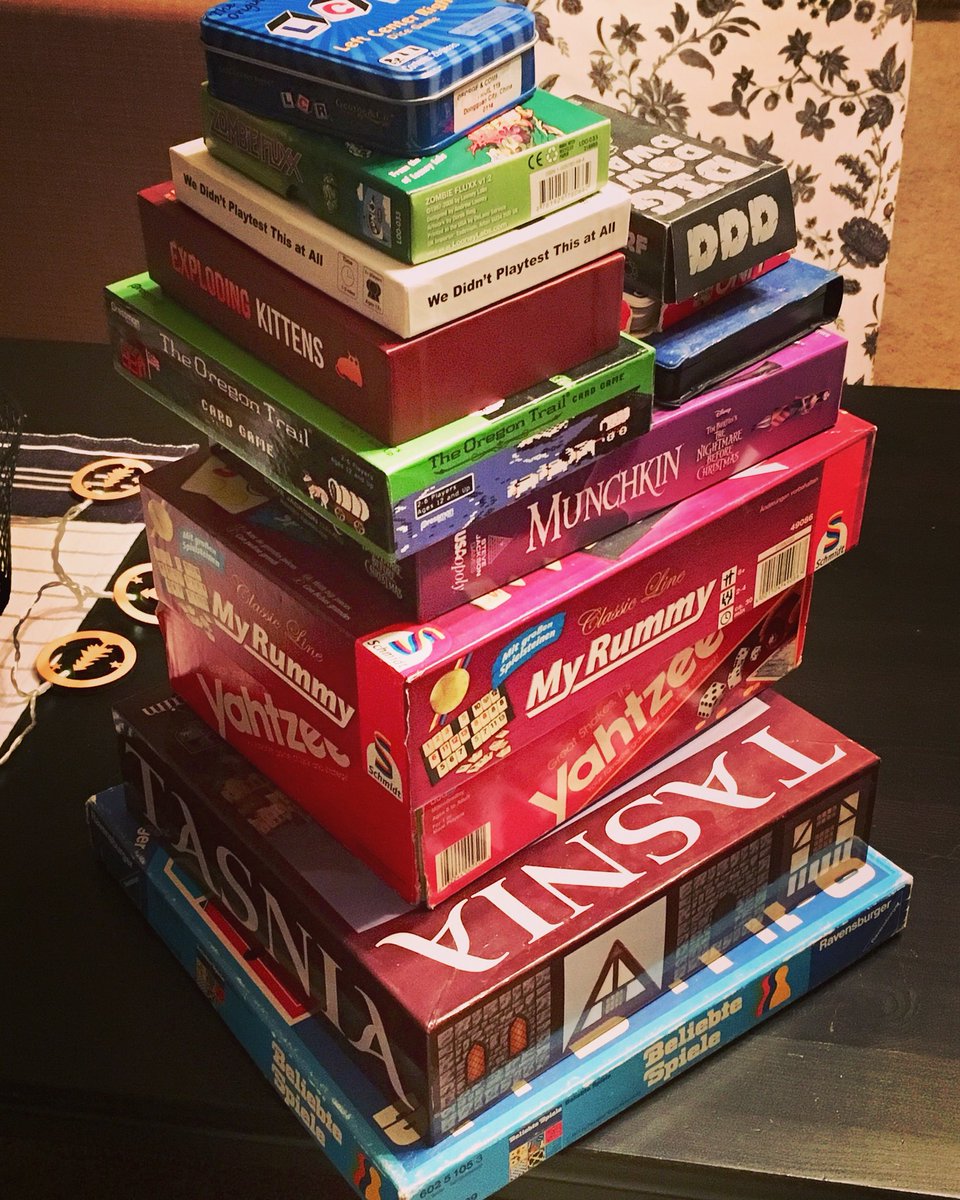 BadWolfBay87's tweet image. When the internet fails you and refuses to stop buffering...impromptu game night! #gamenight #oldschool #preinternet #tabletopgames #tabletopgaming #internetfail