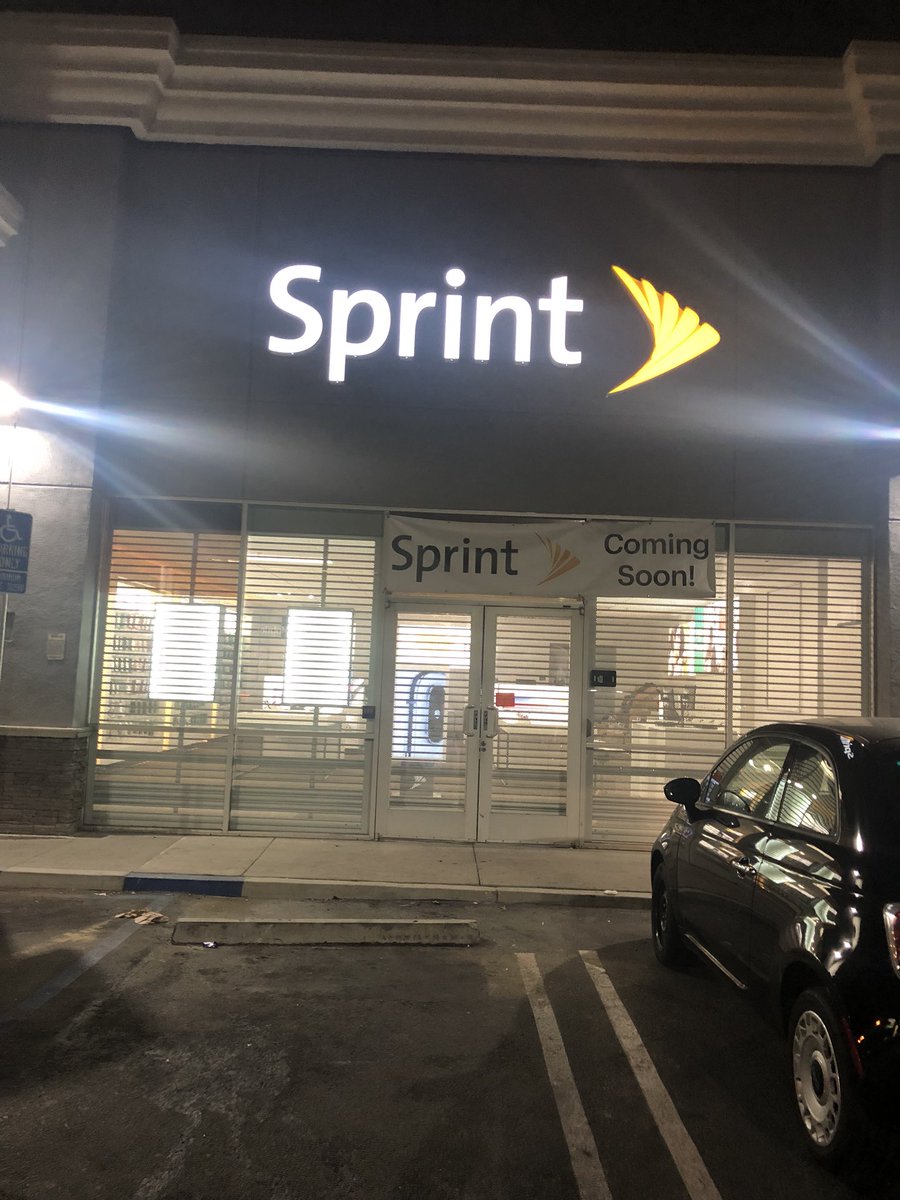 Thank you @mwall1783 and <a href="/SimplyLourdesR/">Lourdes Rodriguez</a> for helping me and the team at <a href="/SprintStore1298/">The Sprint Store 1298</a> putting the store together and ready for SST tomorrow