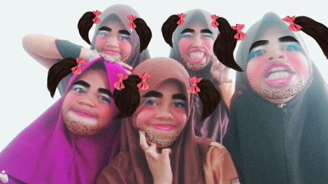 daanyalyssa_11's tweet photo. Foto ini tidak akan membuat klen jelek @daanyalyssa_11 @FaziraNaila @nadhrmlh @AdisLly 😊😊 https://t.co/DCHjomC3vu