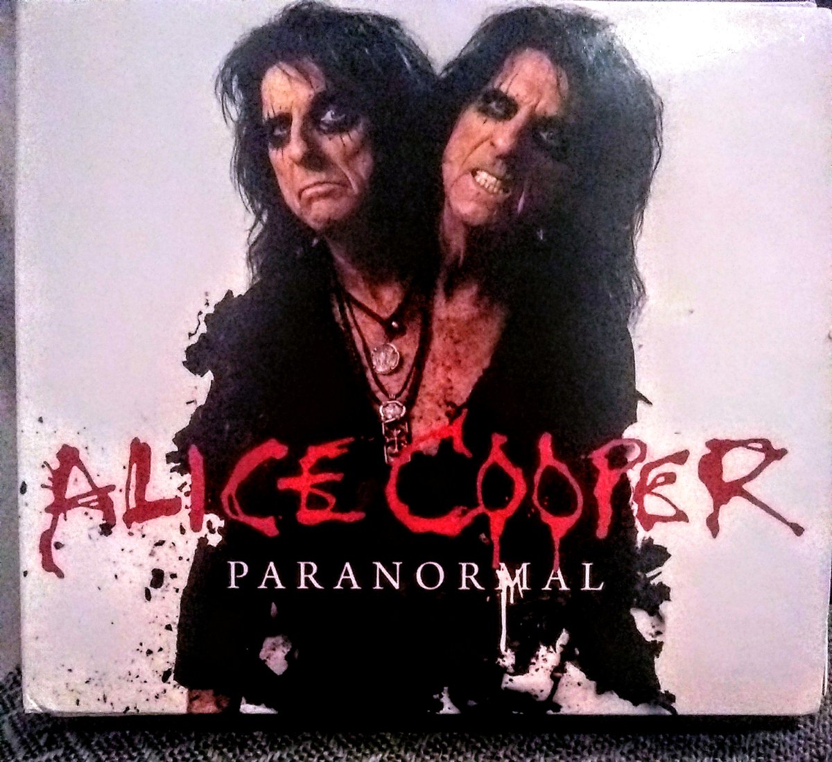 VikingAngeleno's tweet photo. Alice Cooper's "Paranormal" is absolutely INCREDIBLE!! It utterly blows my mind that he sounds as amazing now, if not better, than he did 45+ years ago! No wonder he's been my all-time favorite musician since I was a kid. You can't top this! #AliceCooper #Paranormal @alicecooper https://t.co/fHwknTSYVr