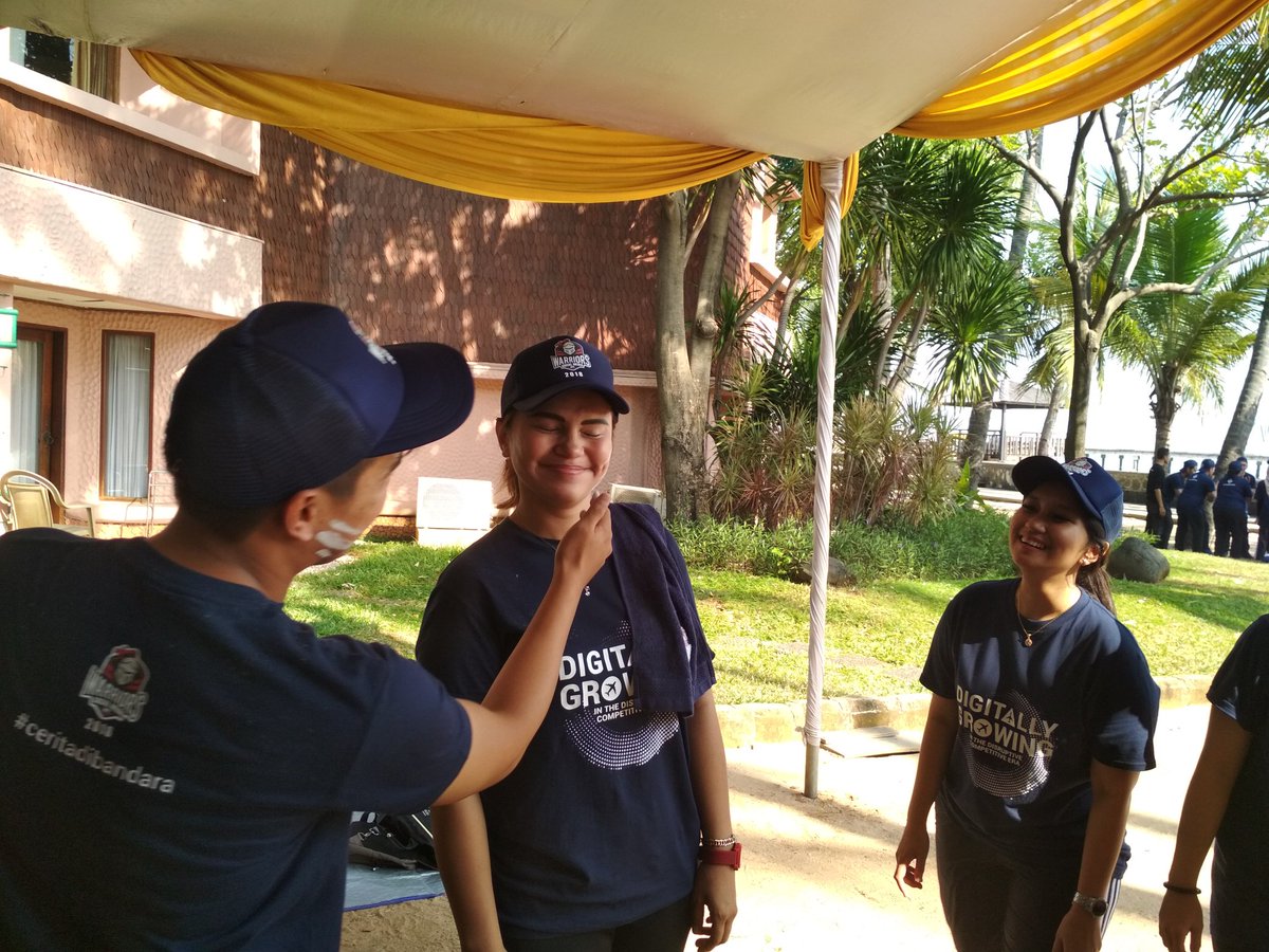 IlhamWinata's tweet photo. Akasia rindang daunnya
 ada gentong di bawahnya
  manusia hidup bersama
   gotong royong sangat berguna #AP2Warriors  #DigitallyGrowing https://t.co/L0qaHmHQw5