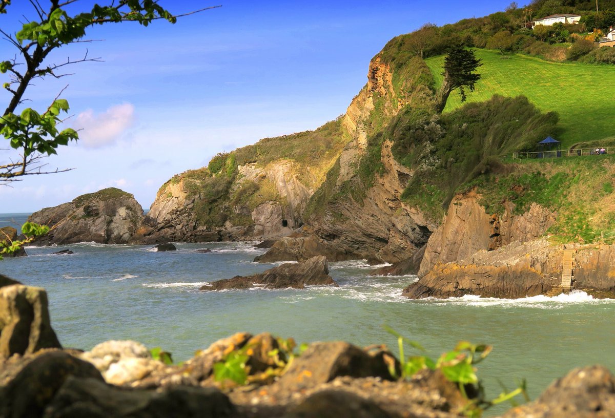 GreatDevonDays's tweet photo. Do you recognise this spectacular piece of the @lovenorthdevon coast ? Photo #SimonStuart https://t.co/dQaaLjRg2m