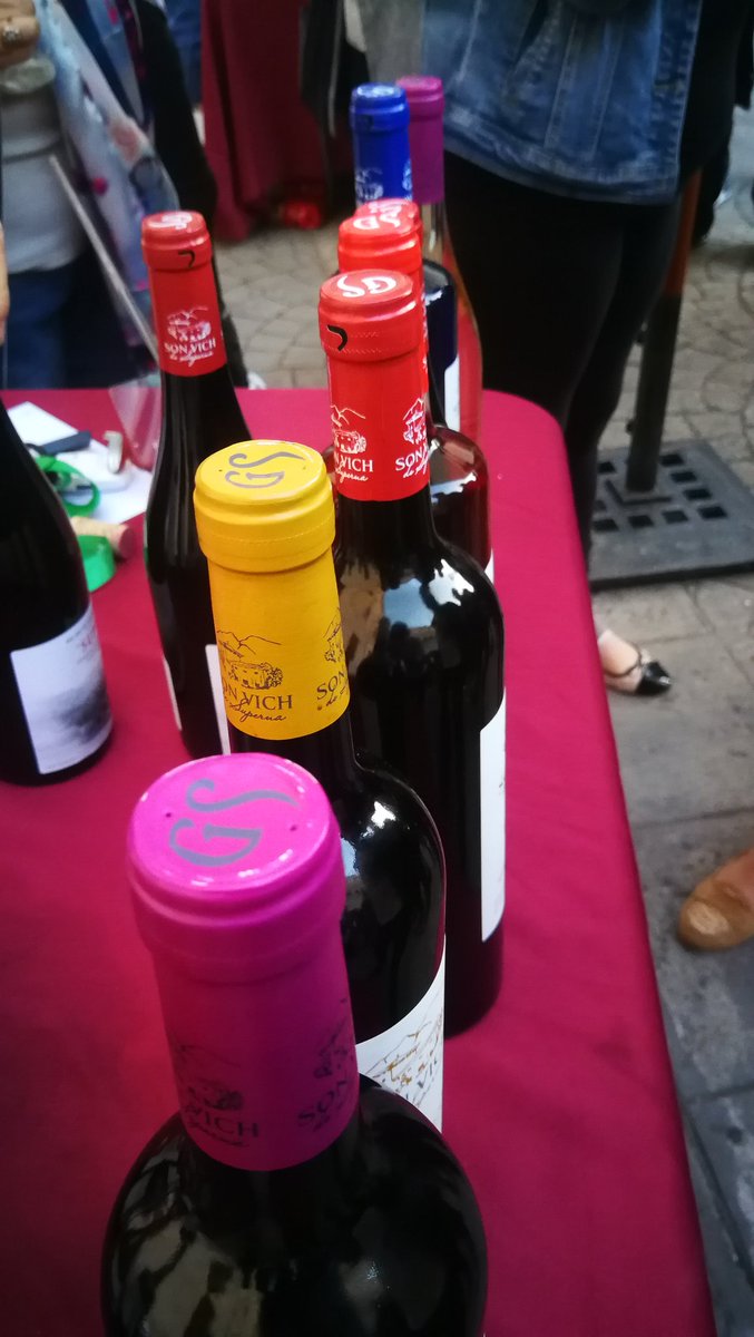 petitscellers's tweet photo. De tots els colors, aromes i sabors. Així foren els vins que tastarem ahir. La #nitdelvi va ser un èxit. https://t.co/w1DGrvtzE1