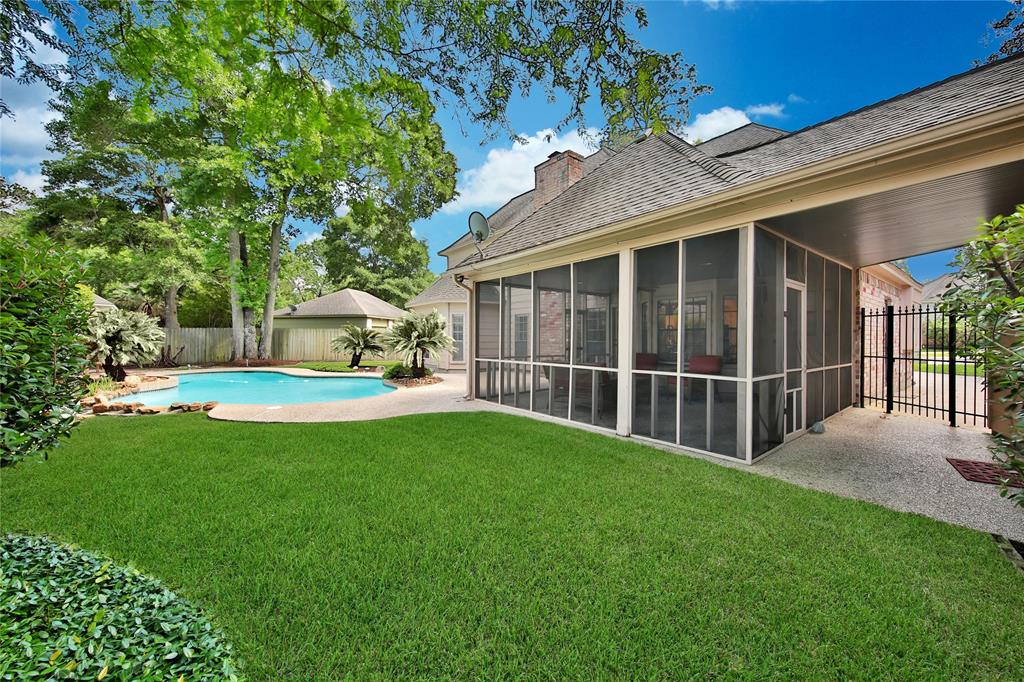 zig_zan's tweet image. Single Family Home 

Meticulously maintained home located in a cul-de-sac Outside there is a 3-car #garage, a gorgeous #pool and a screened in #porch for entertaining Inviting foyer with formal dining room off to left side Master suite downstairs 

Visit: goo.gl/qKA17y