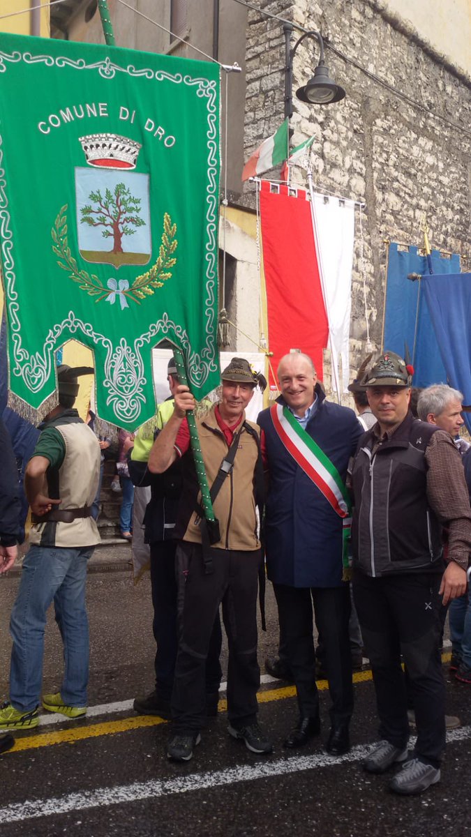 VFravezzi's tweet photo. All'Adunata Nazionale con i nostri Alpini
#Fravezzi #VittorioFravezzi #AdunataNazionale #AlpiniDro #Dro https://t.co/8v9X8PAKfj