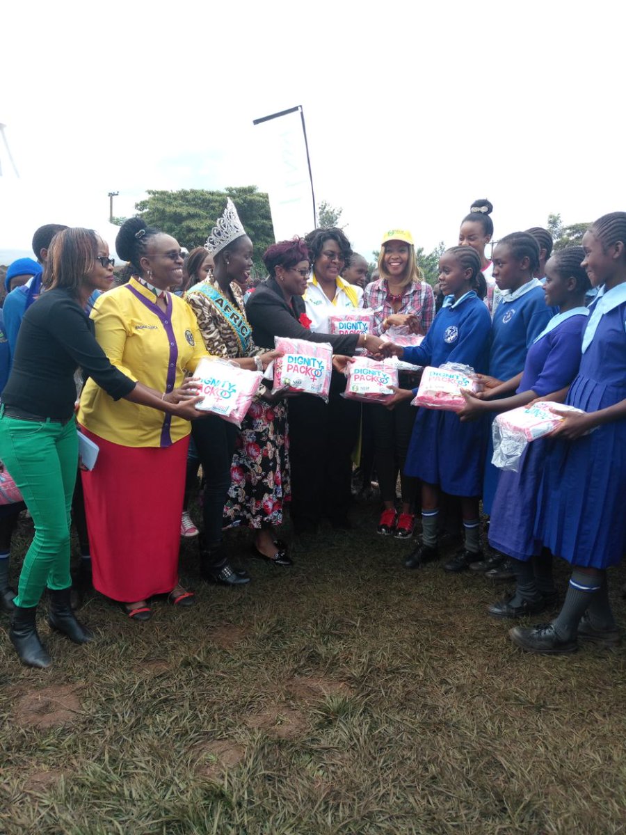 itsmathews_'s tweet photo. NSSFStaff
Let's appreciate this CSR
 Gatundu North, St. Francis primary school, Kiambu with @NSSF_ke.
Several jigger infested children have been treated and sanitary towels with shoes distributed.
#JiggerClinic
#nssfcares #FukuzaFunzaNaKiatu #DignityPack. https://t.co/Kf3s4sJcFM