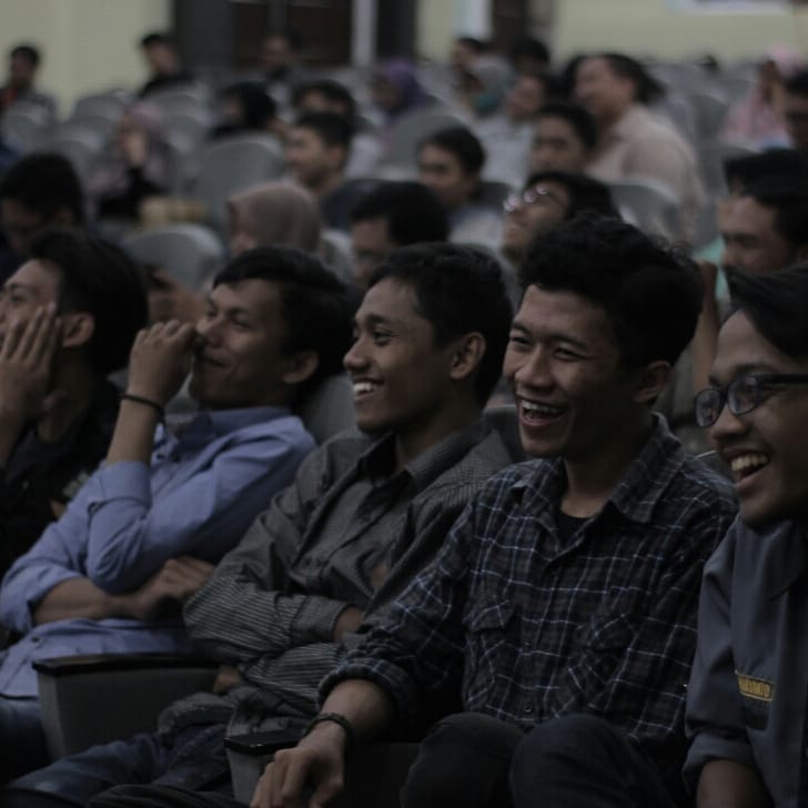 Hallo Creative People, sedikit mengulas balik kesuksesan acara #AdUin2018 ya😎
Dengan suasana sesi pertama Creative Seminar ADuin Fest 2018 bersama <a href="/agusmagelangan/">Agus Mulyadi</a> , tentang creative writing dan design in digital era.