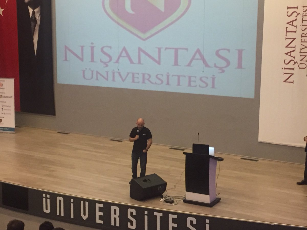 AyseKulabas's tweet image. #Devnotsummit @umutluoglu ‘nun konuşmasıyla başlıyor 😀✋