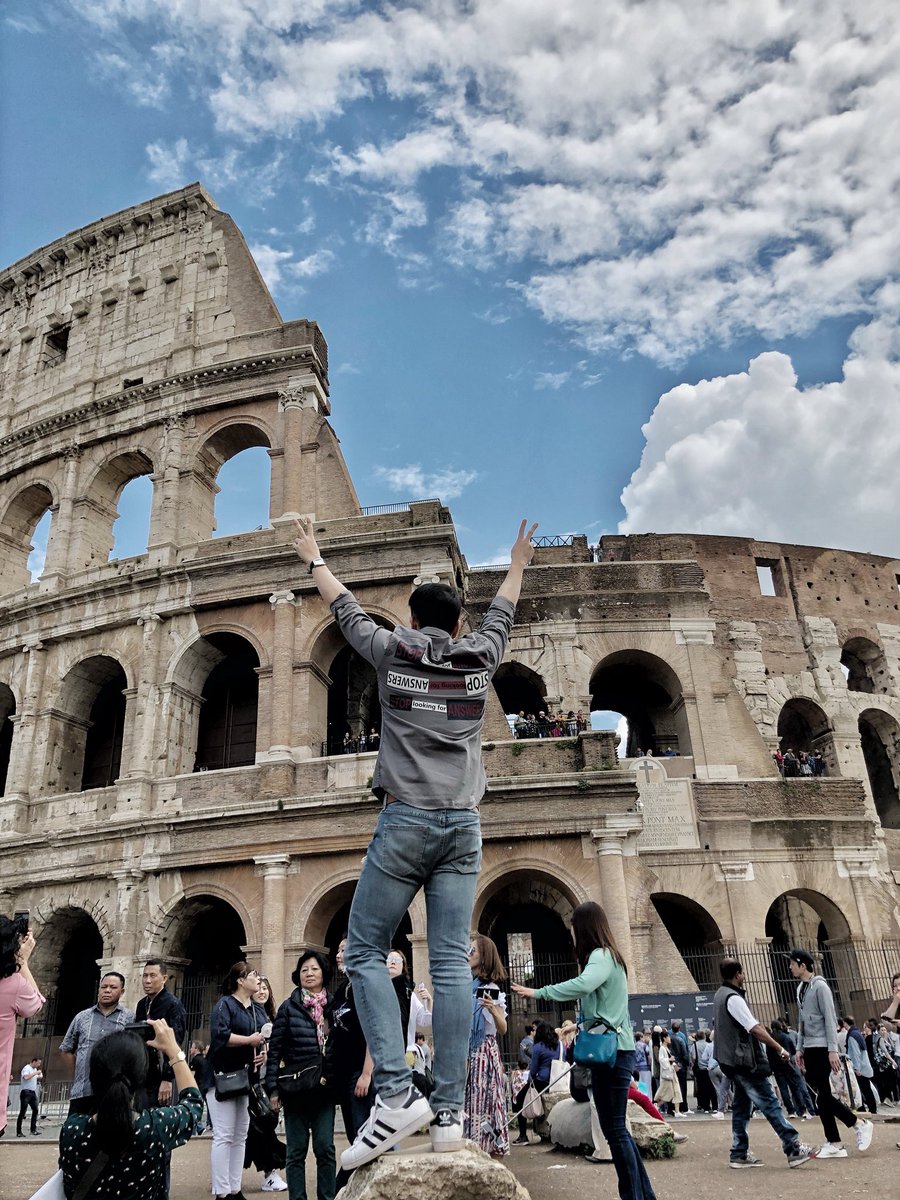 KTelechubbies's tweet photo. Rome wasn’t build in a day.. กรุงโรมไม่ได้สร้างเสร็จในวันเดียวจริงๆด้วย.. เพราะนี่ 1 วัน ยังเที่ยวไม่ครบเลย 😅
COLOSSEUM : ONE OF THE NEW 7 WONDERS OF THE WORLD
1 ใน 7 สิ่งมหัศจรรย์ของโลก 🌎
#Rome #Italy
#MyVeryFirstTime #cabincrewlife #crewlife #cabincrew #thaicrew https://t.co/IgG4dS2mgQ