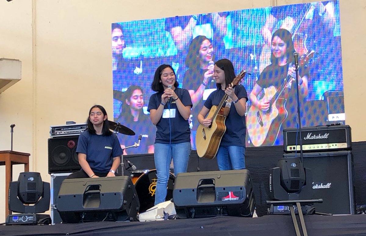ACHSBatch2018's tweet photo. Now playing #AtTheAzul // Grace https://t.co/0DGZyItQBw