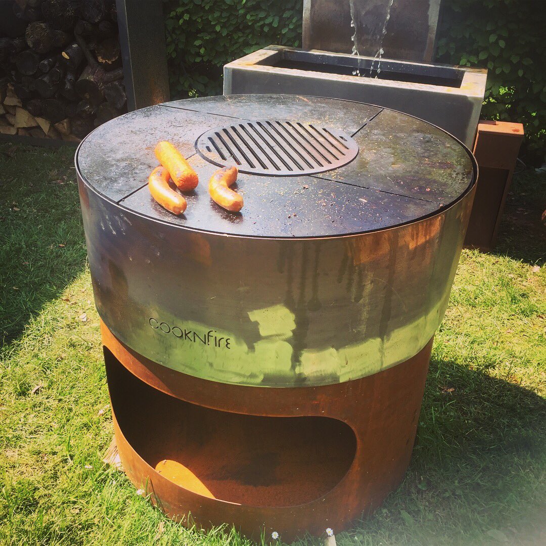 gerobatuin's tweet photo. Lots of interets in our brand new #CookNFire outdoor cooking Grill at @PBeervelde #bbq #cortenstaal #tuindagenbeervelde https://t.co/jOzoelQ0g3