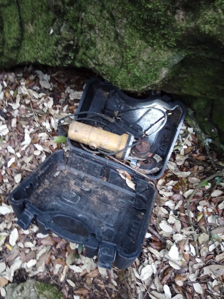 regcantabrorum's tweet photo. ¡Buenos días #Cantabria! Hoy desde una pequeña cavidad en el municipio de #Villaescusa que alberga un enterramiento del #Calcolitico. Cuando fuimos a sacar unas fotos de su boca, nos llevamos una sorpresa de lo más desagradable 😨 ¿Quieres saber el qué? https://t.co/ReJXFkBu1S https://t.co/lVTsuAl4Le
