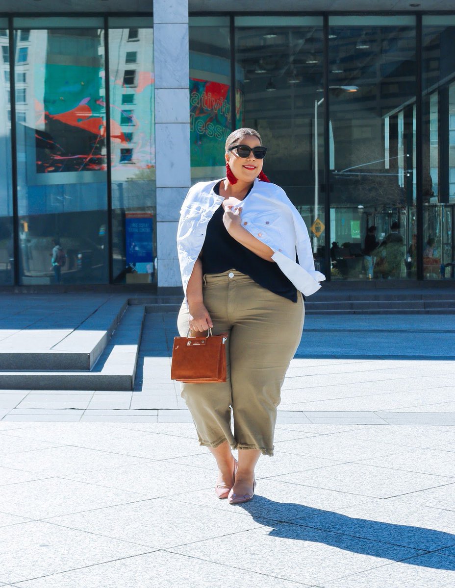 Ssbbw_ThickFine's tweet photo. 👑 #PlussizeFashion 👑 https://t.co/UFK8hLYvEl #loft #plus #launch in #atlanta + #garnerstyle #photoshoot @GarnerStyle https://t.co/a4FMHnnqTu