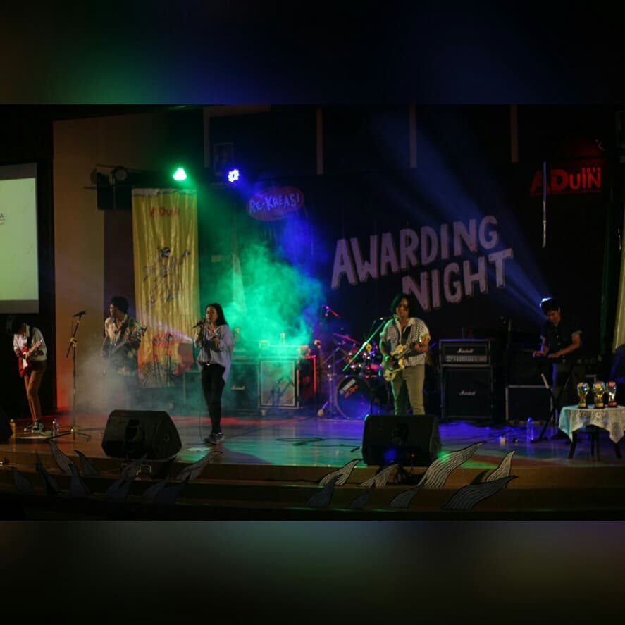 Terimakasih para guest star, @socialist13 , <a href="/kavvah/">K∆VV∆H</a> , <a href="/voiceofcitizens/">C 4 Positive Pakistan</a> , @muktientutz yang sudah meramaikan Awarding Night ADuin Fest, para tamu undangan dan pastinya Creative People yang telah datang. Tanpa kalian, that wasn't be an incredible night. You rock guys!!