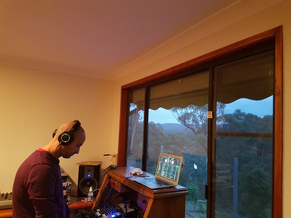 In the Altitude 507 studio, special guest Severity in the mix 
#dnb