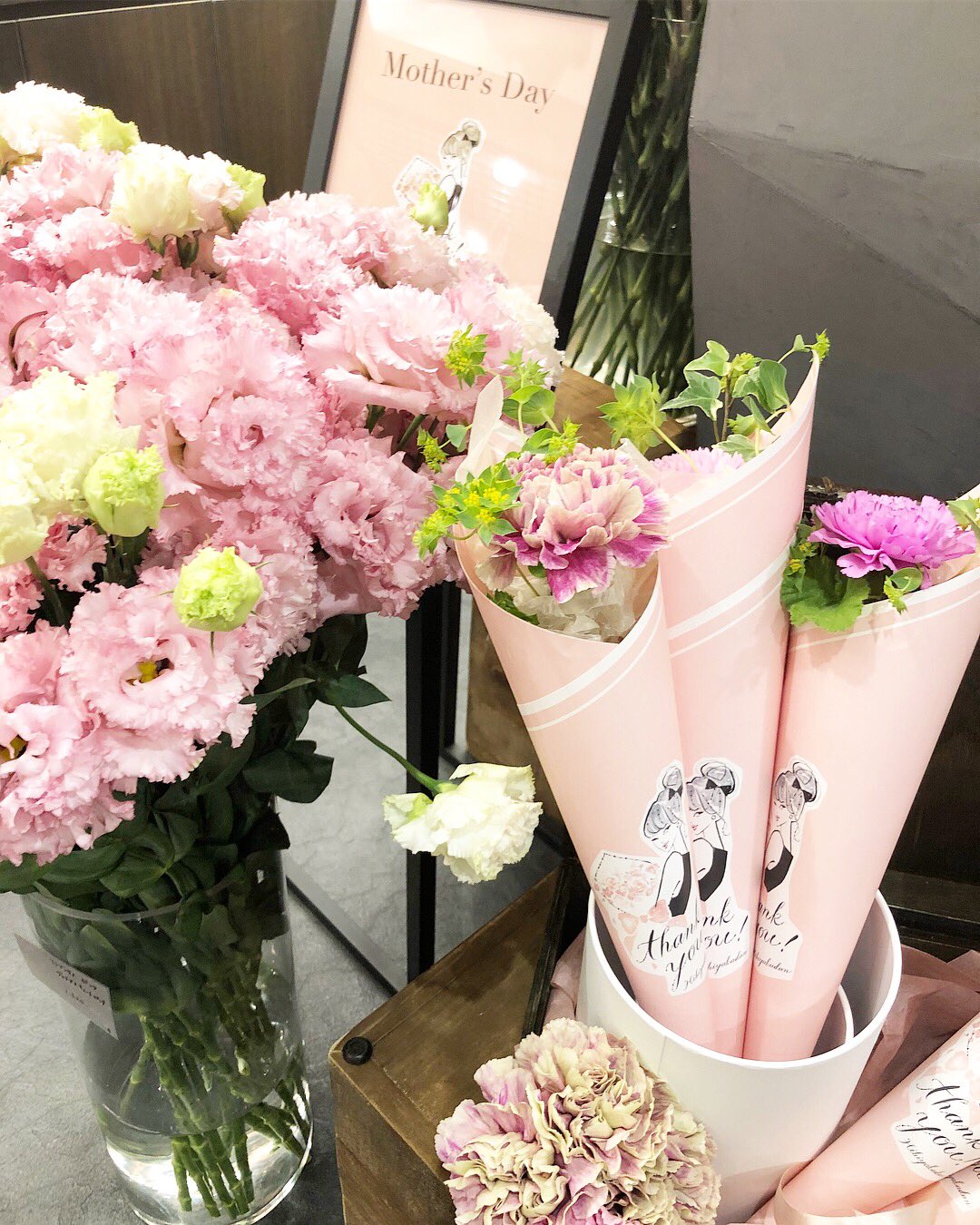 Uzivatel 伊藤ナツキ イラストレーター Na Twitteru 日比谷花壇母の日期間の特設花売り場としてjr秋葉原駅内に こちらのクレープフラワー他いろんなお花を5月10日から13日まで直接購入できます 店舗にて都内のクレープフラワーご予約注文 受け取りはこちら