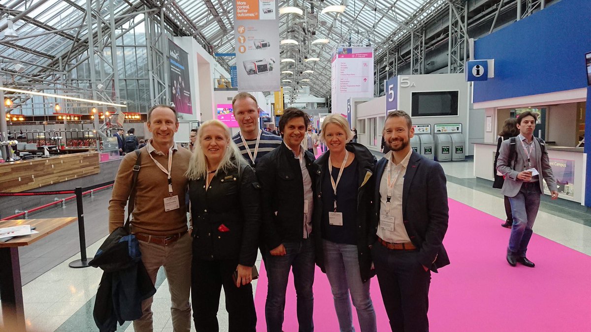 Bruskskade's tweet photo. A bouquet of beautiful orthopods at #ESSKA18 (and a physio extraordinaire). Great meeting. The pink carpet impressed us the most, we’re getting one for the OPD! https://t.co/TM1VlmgJ8u
