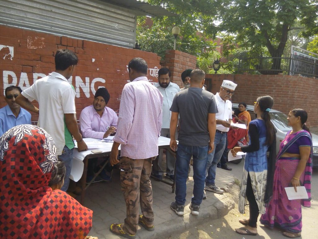 shishupaul02's tweet photo. Own #rights #awareness #camp at Chd Govt Civil Hospital #chandigarh #sector-45 and doing survey with visitors of #dispensary @ArvindKejriwal @KirronKherBJP @PannuLaddi @ChandigarhAAP @DhamijaKanta #aapchd @premgargca https://t.co/MwY8RzdJXW