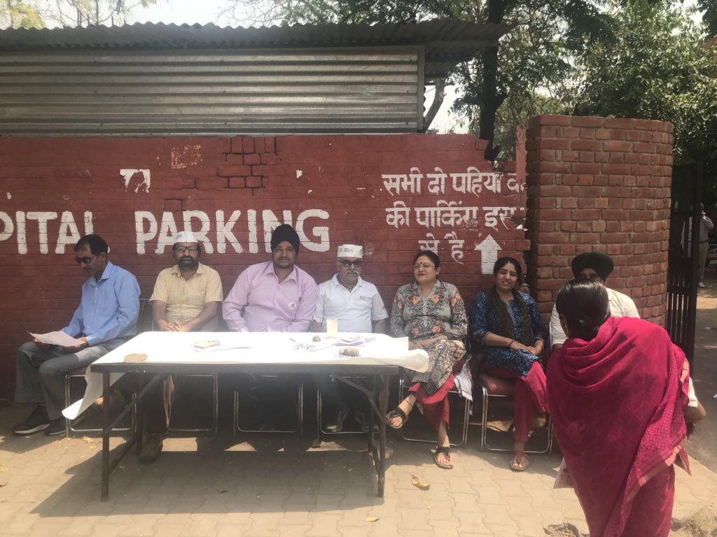 shishupaul02's tweet photo. Own #rights #awareness #camp at Chd Govt Civil Hospital #chandigarh #sector-45 and doing survey with visitors of #dispensary @ArvindKejriwal @KirronKherBJP @PannuLaddi @ChandigarhAAP @DhamijaKanta #aapchd @premgargca https://t.co/MwY8RzdJXW