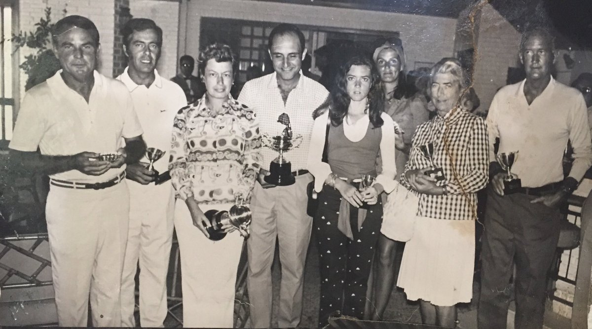 Mi padre con Emma Villacieros (DEP) en Sotogrande. Se jugaba un campeonato de España.