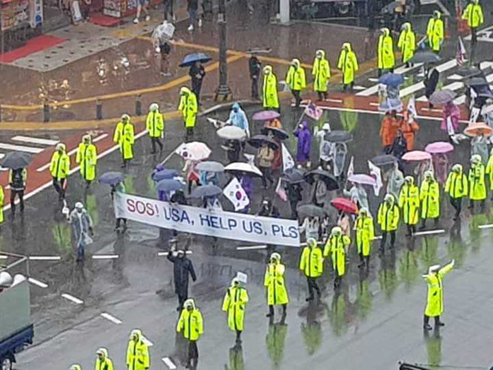 DH_Kim18's tweet photo. We shout the truth from the streets now. Moon Jae-in manipulated public opinion. "Thank you, Moon Jae-in" was also done by 드루킹. #드루킹 intervened in the impeachment of Park. Moon manipulated democracy. The Moon Jae-in regime is the Goebbels regim. Look at the comments below. https://t.co/05tHZwPnxy