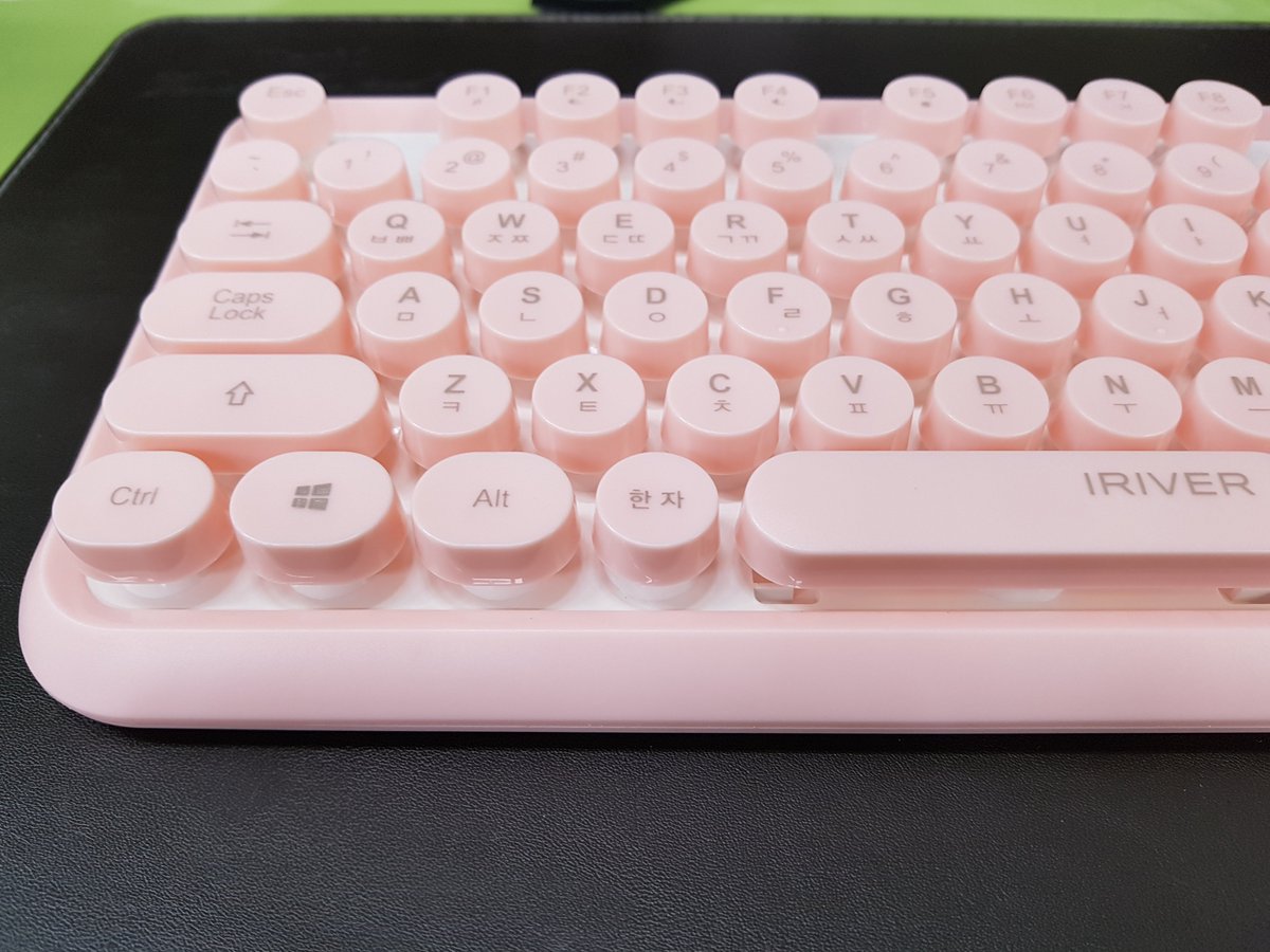 comwoori's tweet image. 86번째 이벤트 입니다.
아이리버 버블 키보드 베이비핑크 색상 진행할게요~!
RT 해주시구요. 한분 추첨 해서 드릴게요!
5월 14일(월) 오후에 추첨하겠습니다!