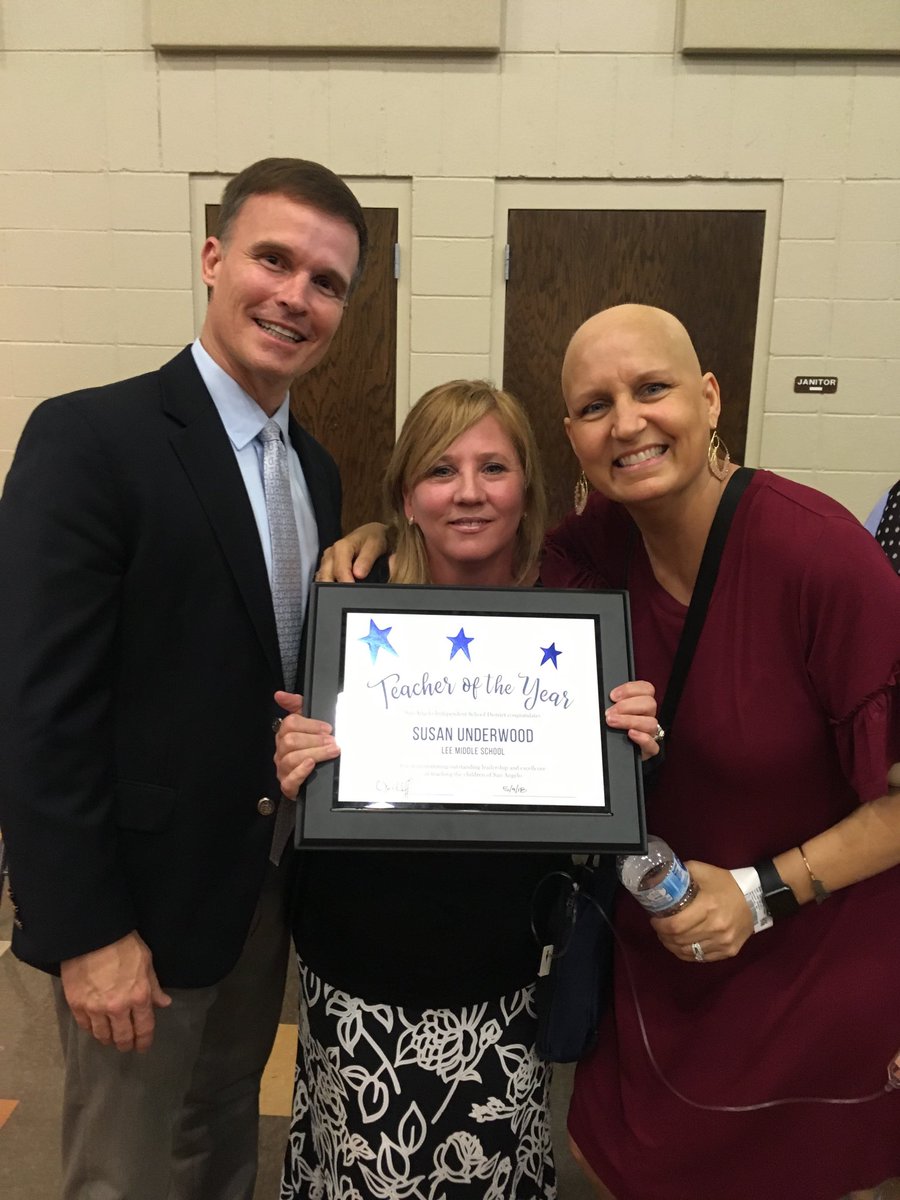 BlackRikke's tweet photo. Our favorite Lee teacher of the Year - Susan Underwood #celebrateSAISD @AmyLemaster @ElisaBird77 @EdwinaDaniels https://t.co/XBwa6eOxqX