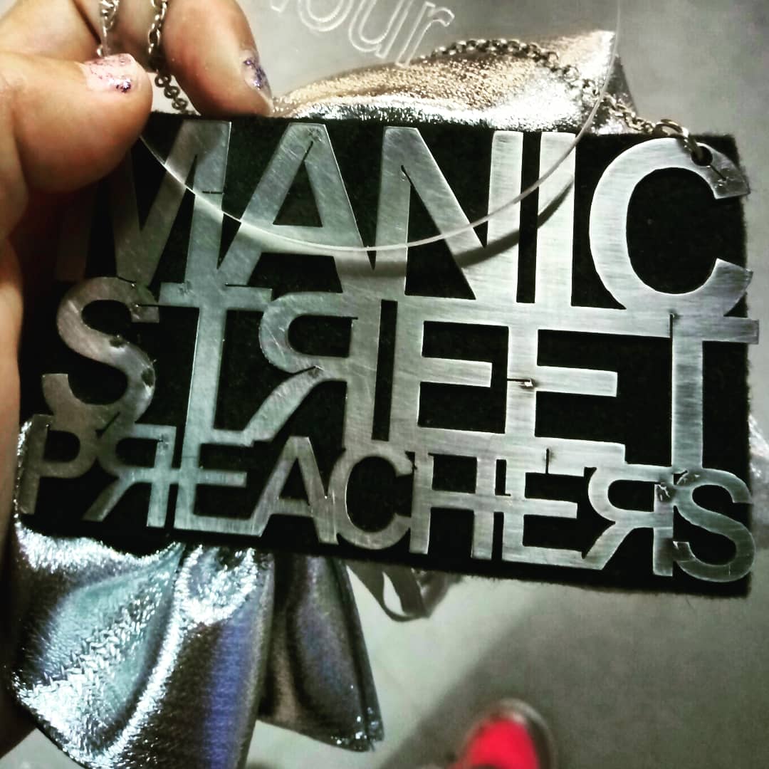 Chus__Norris's tweet photo. 💙 My International Blue shoes 💙
#CousaBonita #diy #handpainted #personalized #customized #shoes #trainers #slippers #manics #msp #InternationalBlue #YvesKlein #Richey #tattoo #necklace #militar #jacket #badges
Thx @MooroMilitia @manicstmania @ManicBeata for the new ones xxx https://t.co/JZ0SGZIkxl